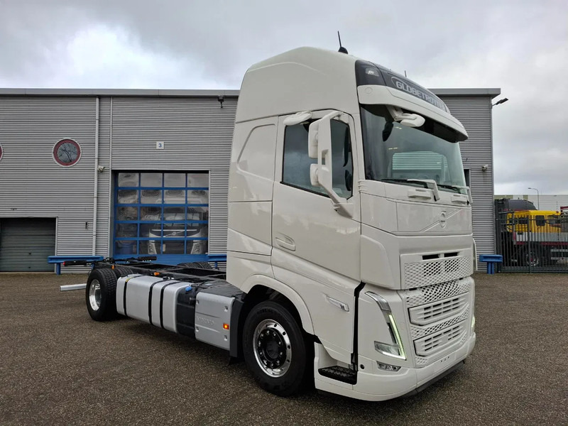 Volvo FH5-500 / XL / VEB+ / I-SAVE / I-PARKCOOL / ONLY:175784 KM / GERMAN TRUCK / FULL-AIR / WB:490 / ALCOA / LEATHER / 2023 - Tovornjak-šasija: slika 2 Volvo FH5-500 / XL / VEB+ / I-SAVE / I-PARKCOOL / ONLY:175784 KM / GERMAN TRUCK / FULL-AIR / WB:490 / ALCOA / LEATHER / 2023 - Tovornjak-šasija: slika 2