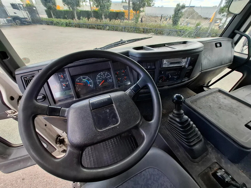 Tovornjak z dvigalom Volvo FL6-220 / HMF 910 / REMOTE / ONLY:493620 KM / AIRCO / FULL-AIR / MANUAL / EURO-3 / 2003: slika 20