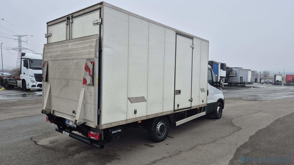 IVECO DAILY 35S11 - mrazírna + elektro agregát THERMO KING V-300 Max + zvedací čelo 750 kg - Hladilno vozilo: slika 3 IVECO DAILY 35S11 - mrazírna + elektro agregát THERMO KING V-300 Max + zvedací čelo 750 kg - Hladilno vozilo: slika 3