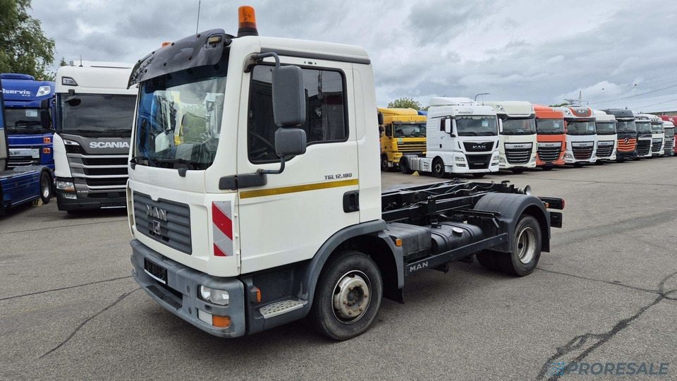 MAN TGL 12.180 4x2 BB EURO 3 - Hákový nosič kontejnerů - Kotalni prekucni tovornjak: slika 2 MAN TGL 12.180 4x2 BB EURO 3 - Hákový nosič kontejnerů - Kotalni prekucni tovornjak: slika 2
