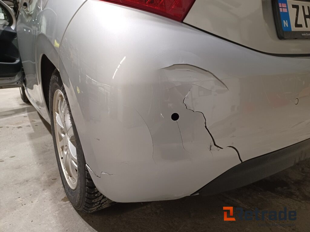 Bil Peugeot 208 Automat - Avtomobil: slika 4 Bil Peugeot 208 Automat - Avtomobil: slika 4