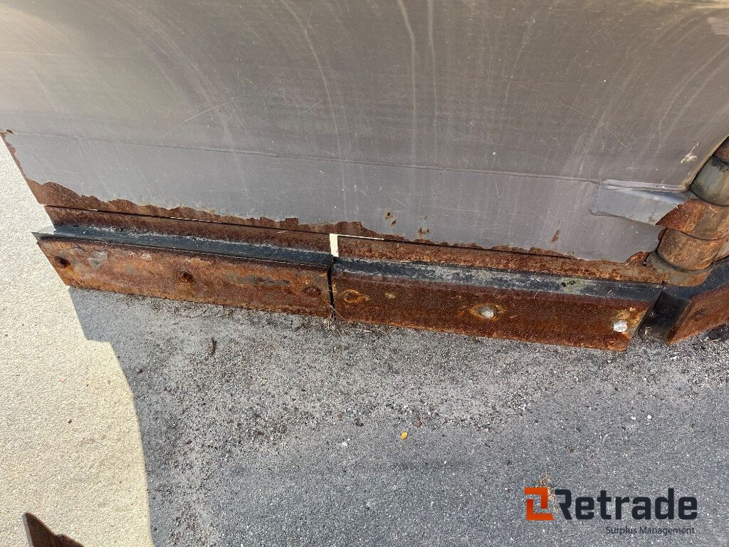 Holm KHV-2,8 V-plov til traktorfrontlift. - Gradbena oprema: slika 5 Holm KHV-2,8 V-plov til traktorfrontlift. - Gradbena oprema: slika 5