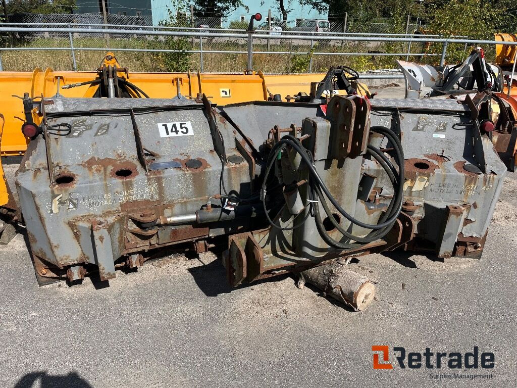 Holm KHV-2,8 V-plov til traktorfrontlift. - Gradbena oprema: slika 1 Holm KHV-2,8 V-plov til traktorfrontlift. - Gradbena oprema: slika 1