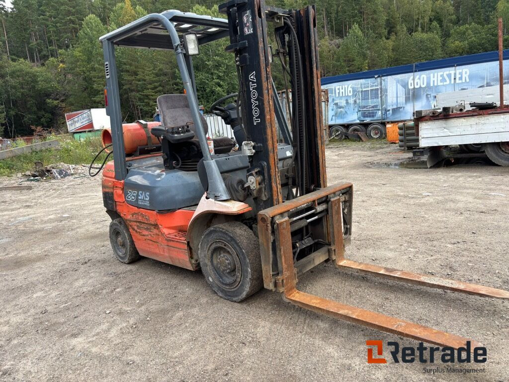 Forklift Toyota FGF 25 - Industrijska oprema: slika 3 Forklift Toyota FGF 25 - Industrijska oprema: slika 3