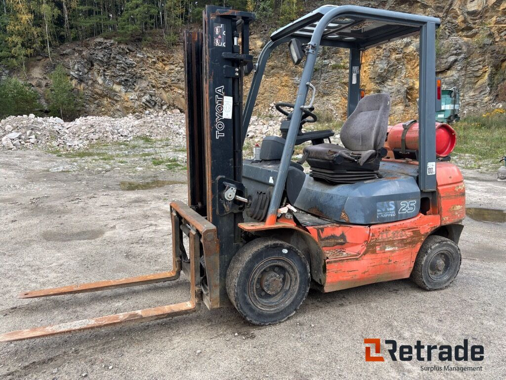 Forklift Toyota FGF 25 - Industrijska oprema: slika 1 Forklift Toyota FGF 25 - Industrijska oprema: slika 1