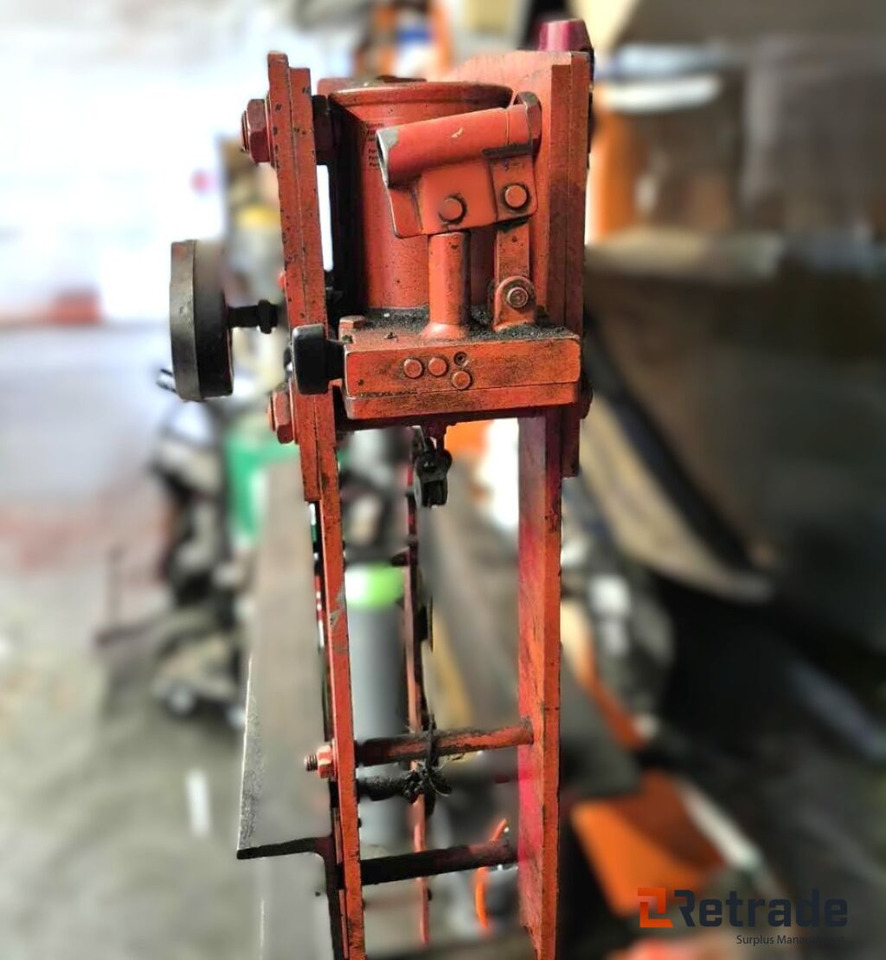 Rodac ROPPA 30 – Kraftig 30-tonns verkstedpresse - Industrijska oprema: slika 1 Rodac ROPPA 30 – Kraftig 30-tonns verkstedpresse - Industrijska oprema: slika 1