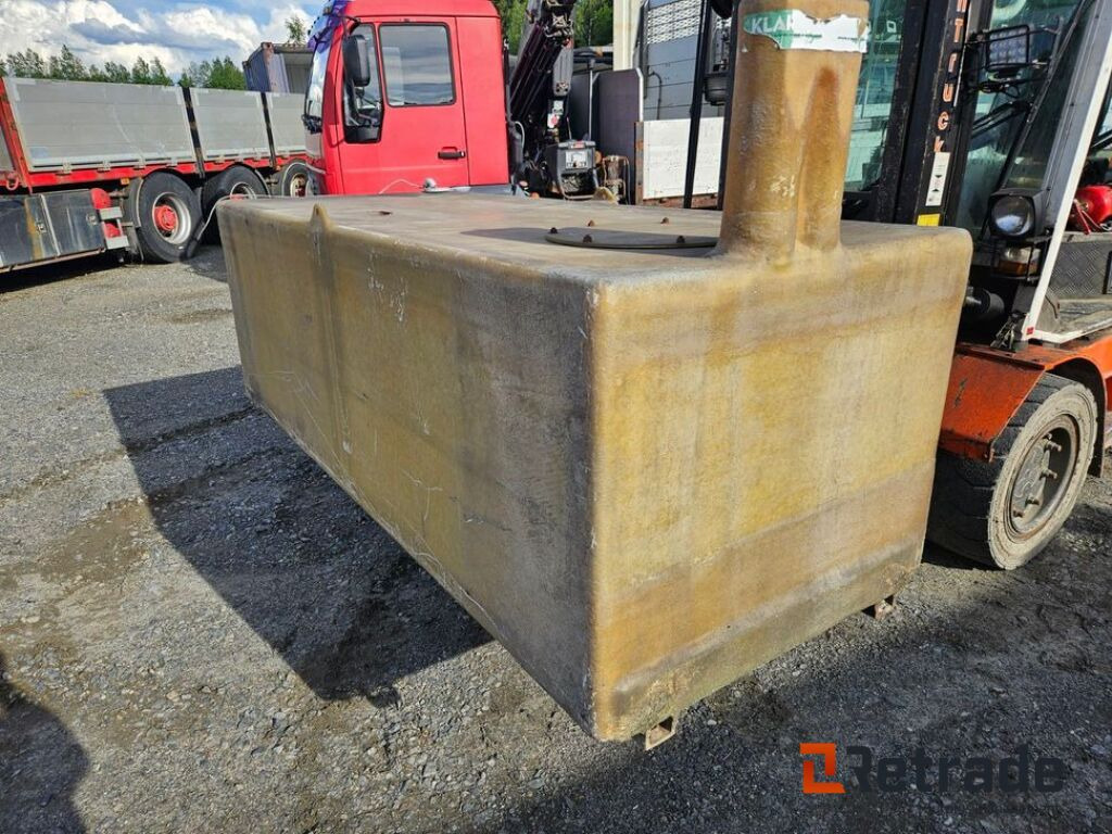 Ubrukt glassfibertank - Industrijska oprema: slika 1 Ubrukt glassfibertank - Industrijska oprema: slika 1