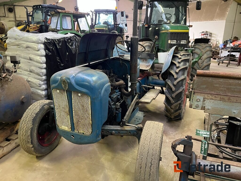 Traktor Ford Dextra Traktor - Kmetijski stroj: slika 1 Traktor Ford Dextra Traktor - Kmetijski stroj: slika 1