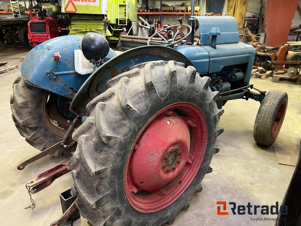 Traktor Ford Dextra Traktor - Kmetijski stroj: slika 4 Traktor Ford Dextra Traktor - Kmetijski stroj: slika 4