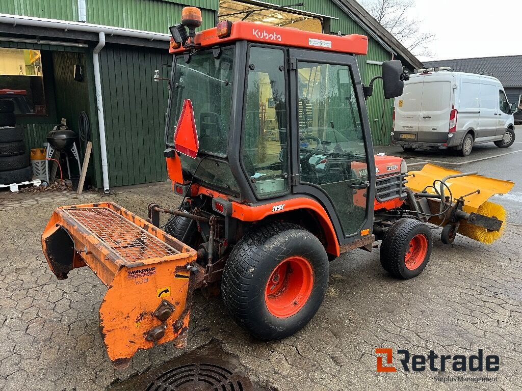 Traktor Kubota B2100 4WD - Mestni traktor, Vozilo za pometanje: slika 3 Traktor Kubota B2100 4WD - Mestni traktor, Vozilo za pometanje: slika 3
