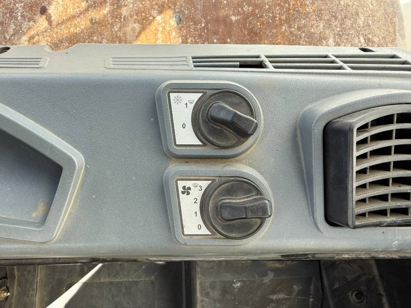 Valjar Bomag BW211DH-5 - German Machine / Only 1311 Hours: slika 12