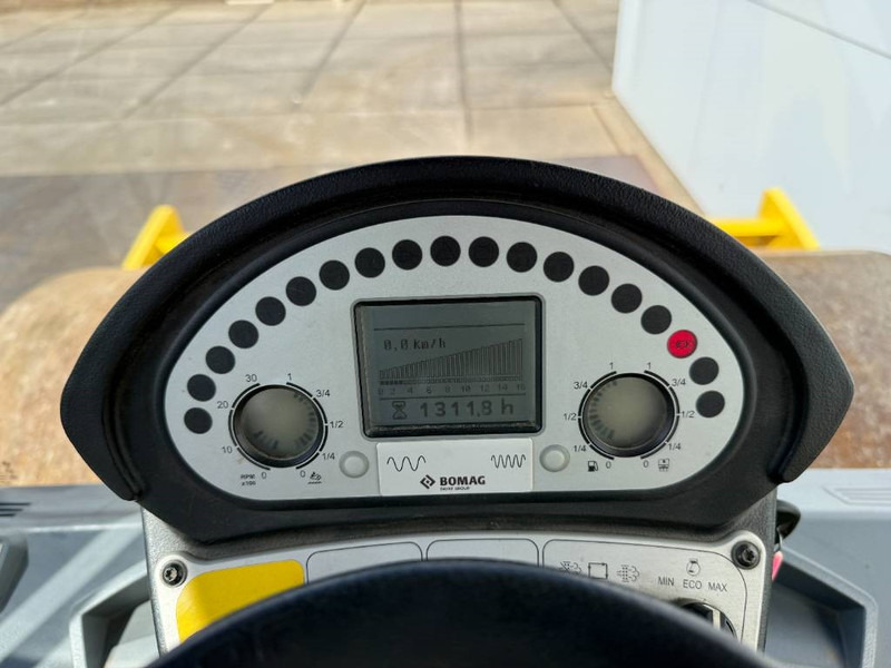Valjar Bomag BW211DH-5 - German Machine / Only 1311 Hours: slika 14