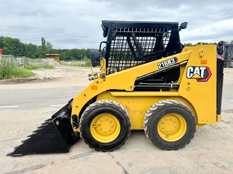 Cat 216B3 - New / Unused / Extra Hydraulic - Mini nakladalec: slika 2 Cat 216B3 - New / Unused / Extra Hydraulic - Mini nakladalec: slika 2