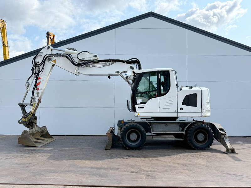 Liebherr A918 Compact - 4 Buckets / Triple Boom / Auto Lube - Bager na kolesih: slika 2 Liebherr A918 Compact - 4 Buckets / Triple Boom / Auto Lube - Bager na kolesih: slika 2