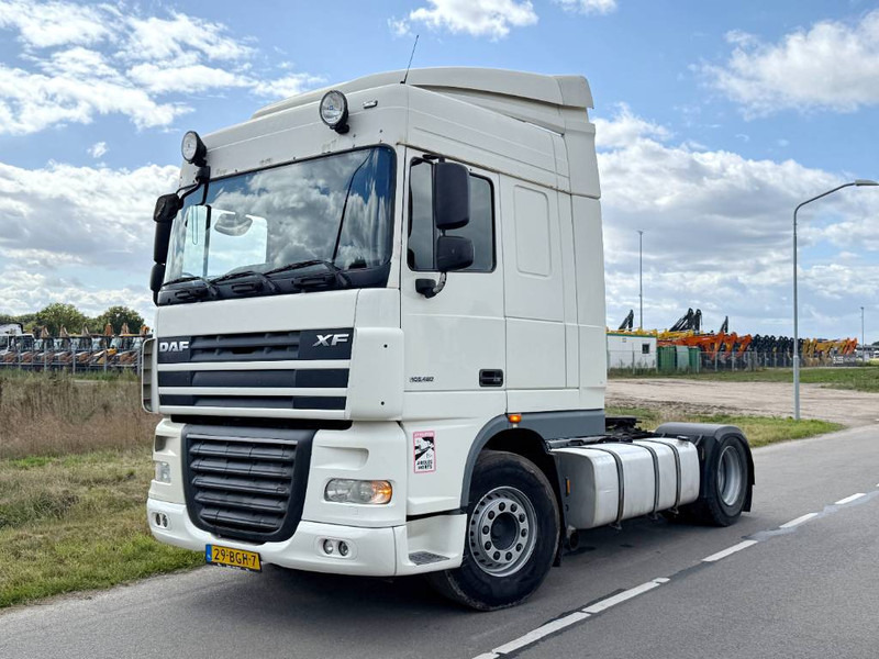 DAF XF105.460 - Automatic / Airco / Cruise Control - Vlačilec: slika 1 DAF XF105.460 - Automatic / Airco / Cruise Control - Vlačilec: slika 1