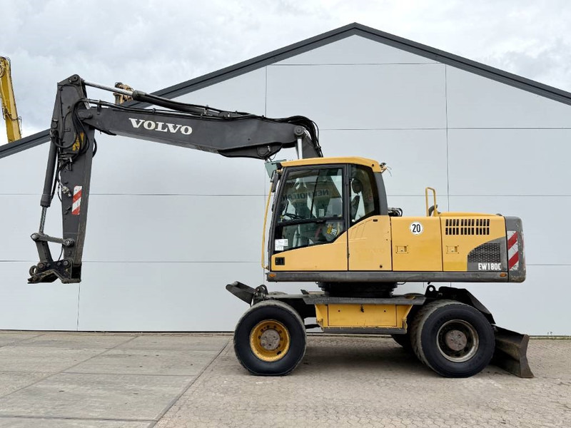 Volvo EW180C - Dutch Machine / Triple Boom - Bager na kolesih: slika 1 Volvo EW180C - Dutch Machine / Triple Boom - Bager na kolesih: slika 1