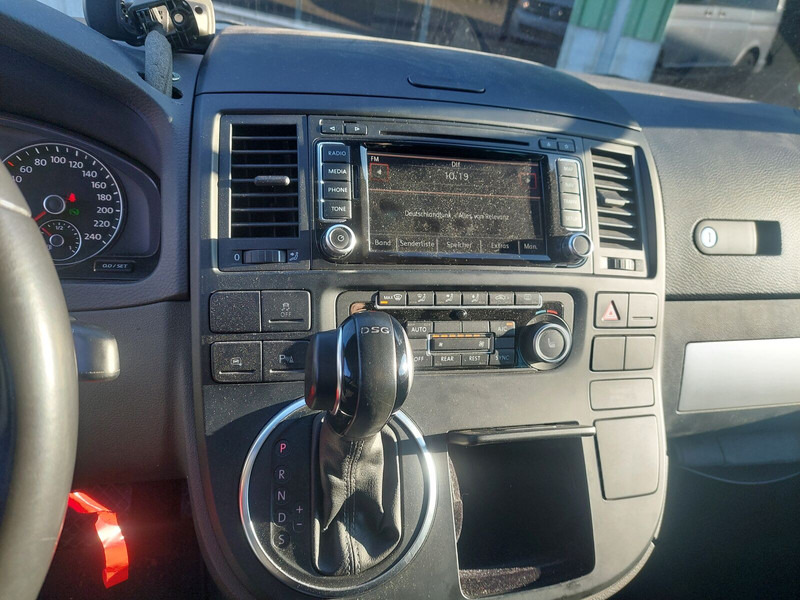 Minibus, Potniški kombi Volkswagen Transporter Multivan AHK Doppelklima Tisch Leder 7-Sitzer: slika 15