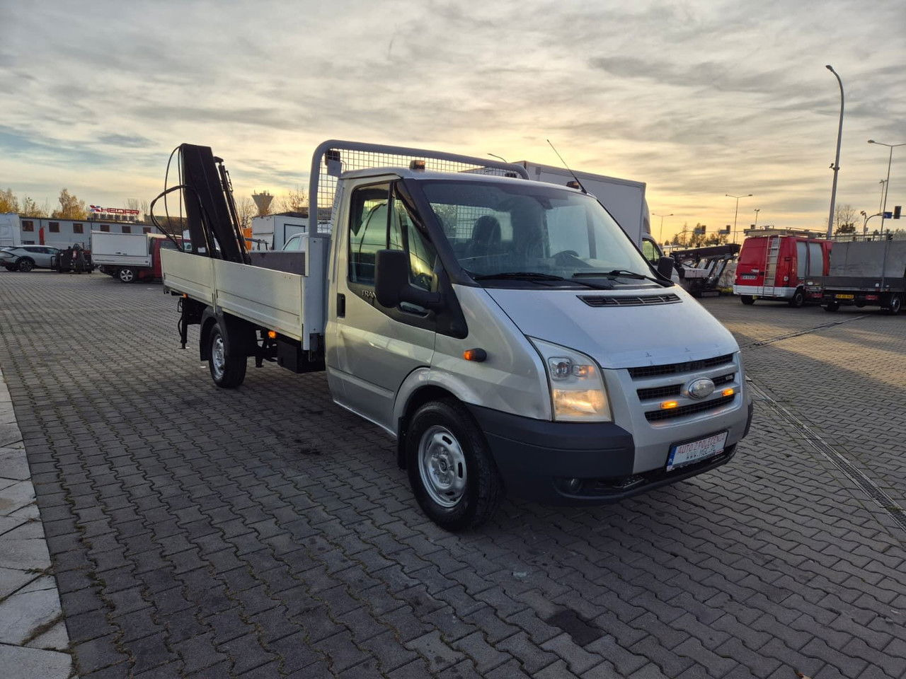 Ford Transit 350 2.4 TDCi / HDS Hiab / 1 Owner / Serviced - Dostavno vozilo s kesonom: slika 4 Ford Transit 350 2.4 TDCi / HDS Hiab / 1 Owner / Serviced - Dostavno vozilo s kesonom: slika 4
