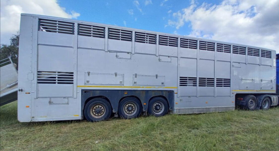 Gray and Adams Gadd3 / Works Great / Hydraulic / 2 Levels - Polprikolica za prevoz živine: slika 2 Gray and Adams Gadd3 / Works Great / Hydraulic / 2 Levels - Polprikolica za prevoz živine: slika 2