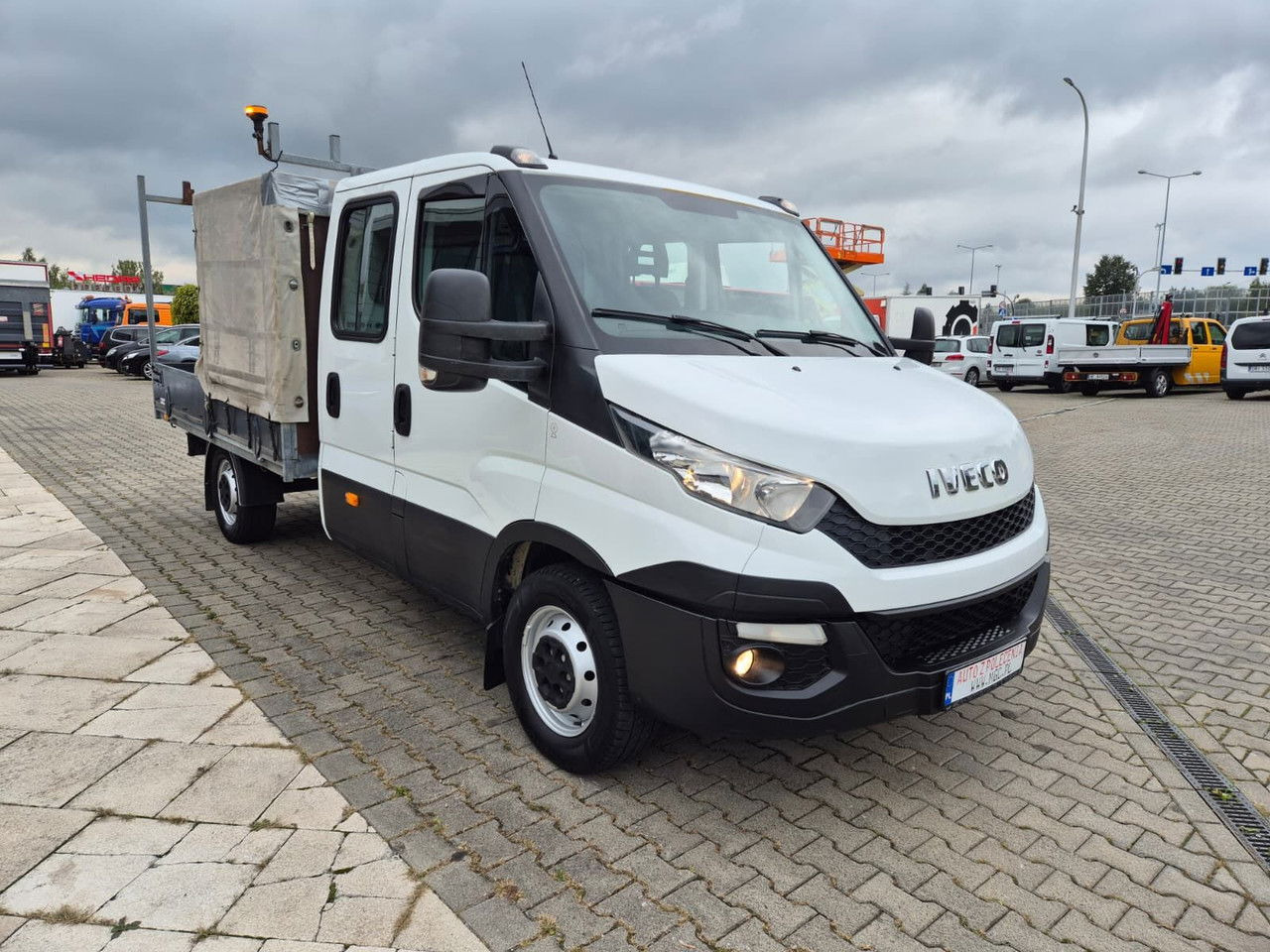 Iveco Daily 35 35S15 / Doka / 1 Owner / LOW KM / 7 Seats - Dostavno vozilo s kesonom: slika 4 Iveco Daily 35 35S15 / Doka / 1 Owner / LOW KM / 7 Seats - Dostavno vozilo s kesonom: slika 4