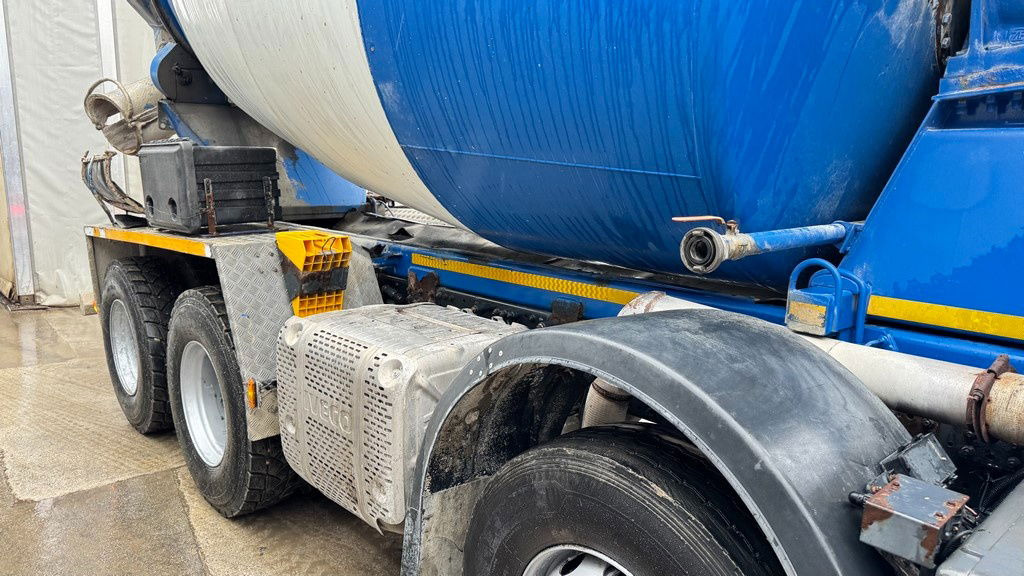 Iveco Trakker AD340TB45 8x4 mixer 9m3 - Avtomešalec: slika 4 Iveco Trakker AD340TB45 8x4 mixer 9m3 - Avtomešalec: slika 4