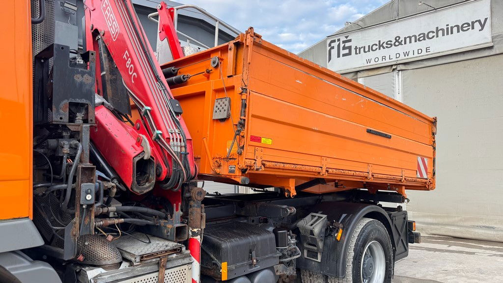 Mercedes-Benz Actros 1832 AK tipper 4x4 - crane Fassi 9.2M - remote control - Tovornjak prekucnik: slika 3 Mercedes-Benz Actros 1832 AK tipper 4x4 - crane Fassi 9.2M - remote control - Tovornjak prekucnik: slika 3