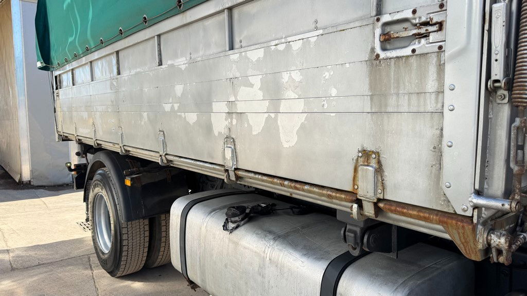 Mercedes-Benz Actros 1841 L 4x2 tipper - tarpaulin - euro 5 - Tovornjak prekucnik: slika 4 Mercedes-Benz Actros 1841 L 4x2 tipper - tarpaulin - euro 5 - Tovornjak prekucnik: slika 4
