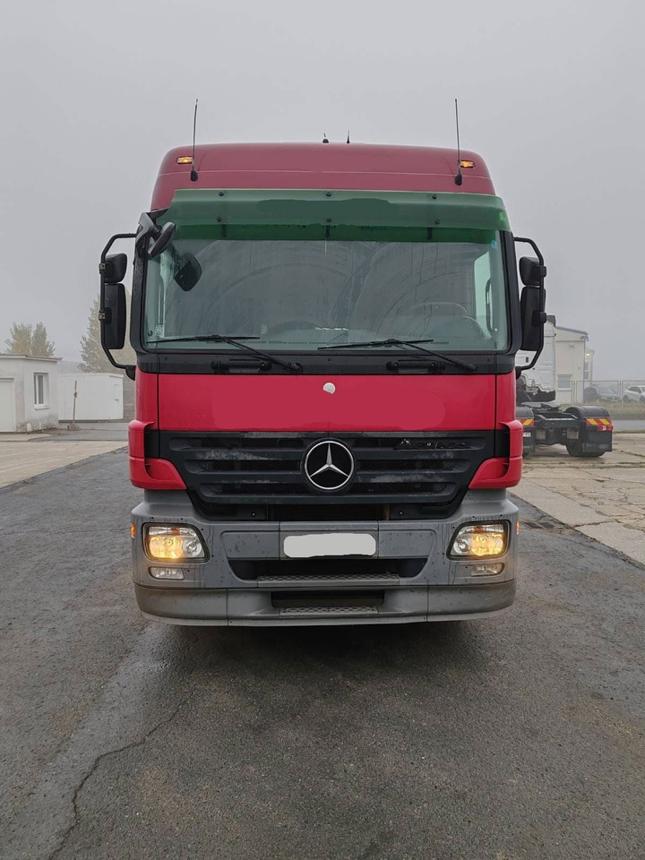 Mercedes-Benz Actros 2644L 6X4 stake body - Palfinger crane PK18500 - Tovornjak s kesonom: slika 3 Mercedes-Benz Actros 2644L 6X4 stake body - Palfinger crane PK18500 - Tovornjak s kesonom: slika 3