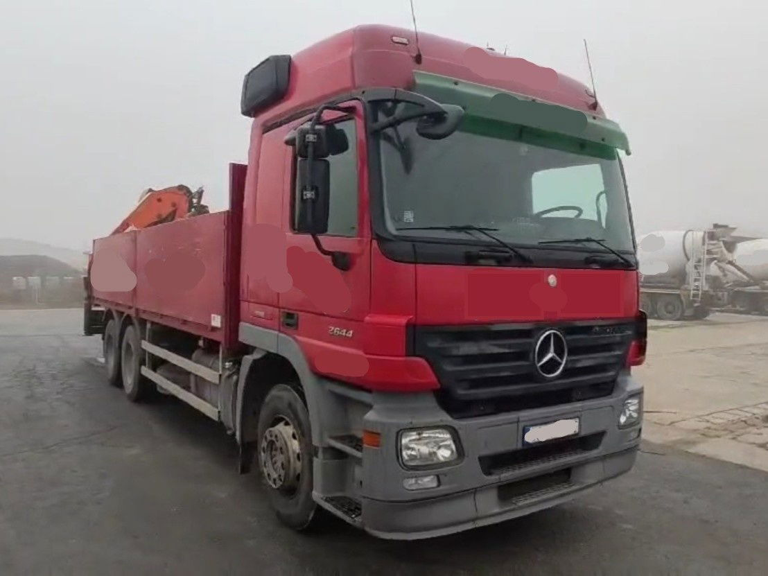 Mercedes-Benz Actros 2644L 6X4 stake body - Palfinger crane PK18500 - Tovornjak s kesonom: slika 1 Mercedes-Benz Actros 2644L 6X4 stake body - Palfinger crane PK18500 - Tovornjak s kesonom: slika 1