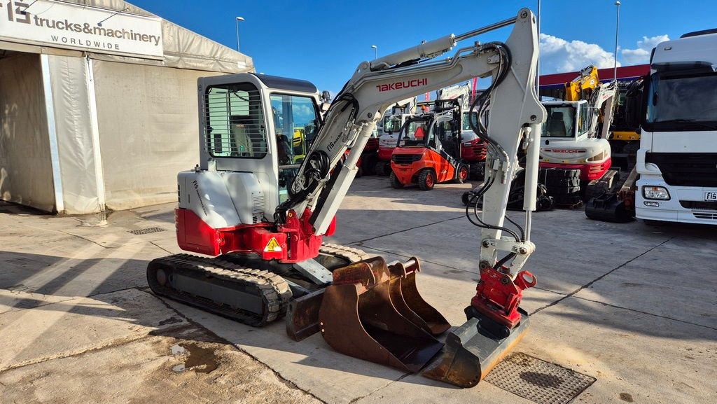 Takeuchi TB138FR - Powertilt - 3X Buckets - 2015 Year - Mini bager: slika 2 Takeuchi TB138FR - Powertilt - 3X Buckets - 2015 Year - Mini bager: slika 2