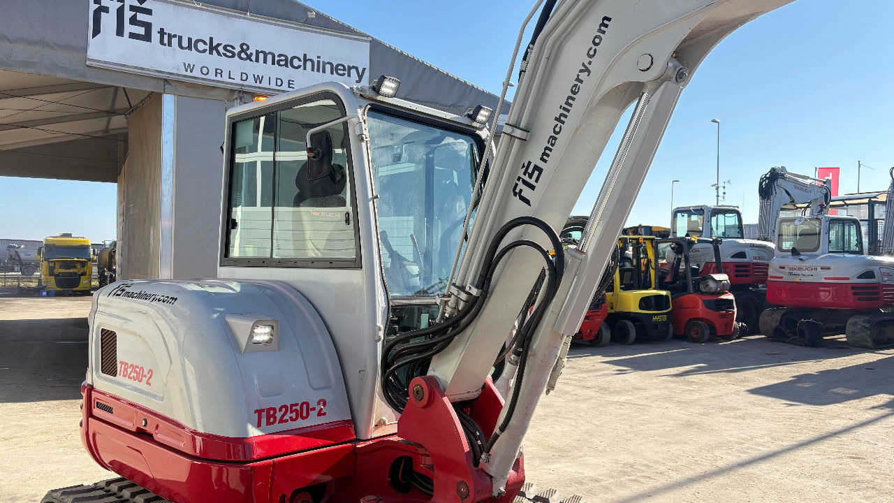 Takeuchi TB250-2 - 2021 Year - 1825 Hours - Powertilt -3X Buckets - Mini bager: slika 5 Takeuchi TB250-2 - 2021 Year - 1825 Hours - Powertilt -3X Buckets - Mini bager: slika 5