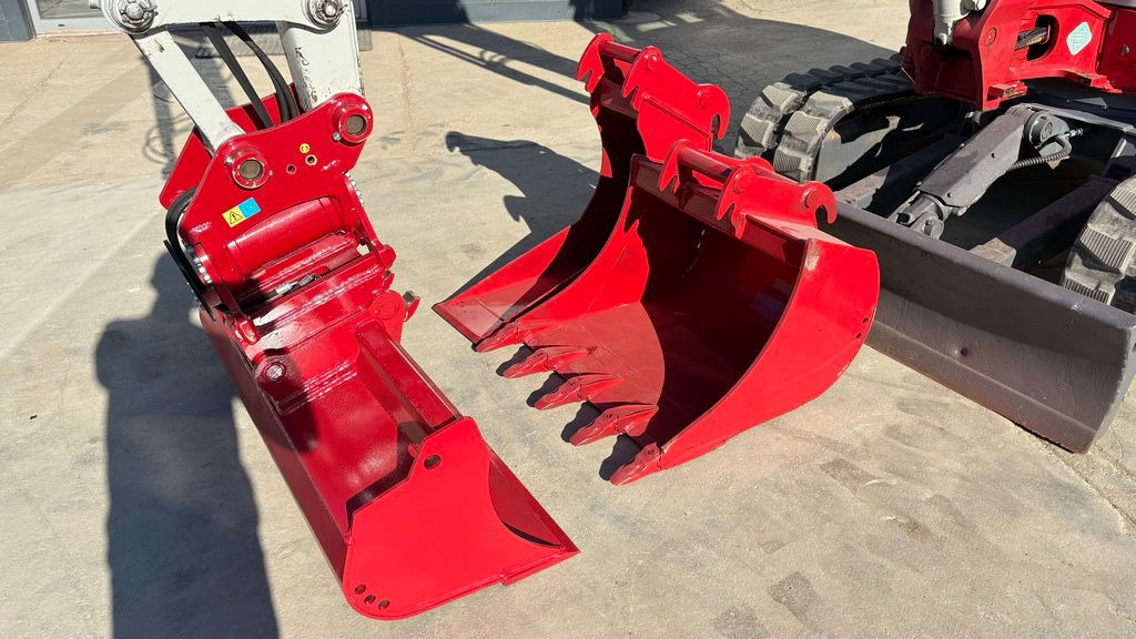 Takeuchi TB250-2 - 2021 Year - 1825 Hours - Powertilt -3X Buckets - Mini bager: slika 1 Takeuchi TB250-2 - 2021 Year - 1825 Hours - Powertilt -3X Buckets - Mini bager: slika 1