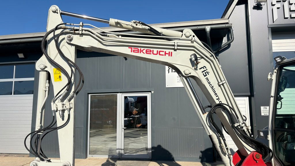 Takeuchi TB250-2 - 2021 Year - 1825 Hours - Powertilt -3X Buckets - Mini bager: slika 4 Takeuchi TB250-2 - 2021 Year - 1825 Hours - Powertilt -3X Buckets - Mini bager: slika 4