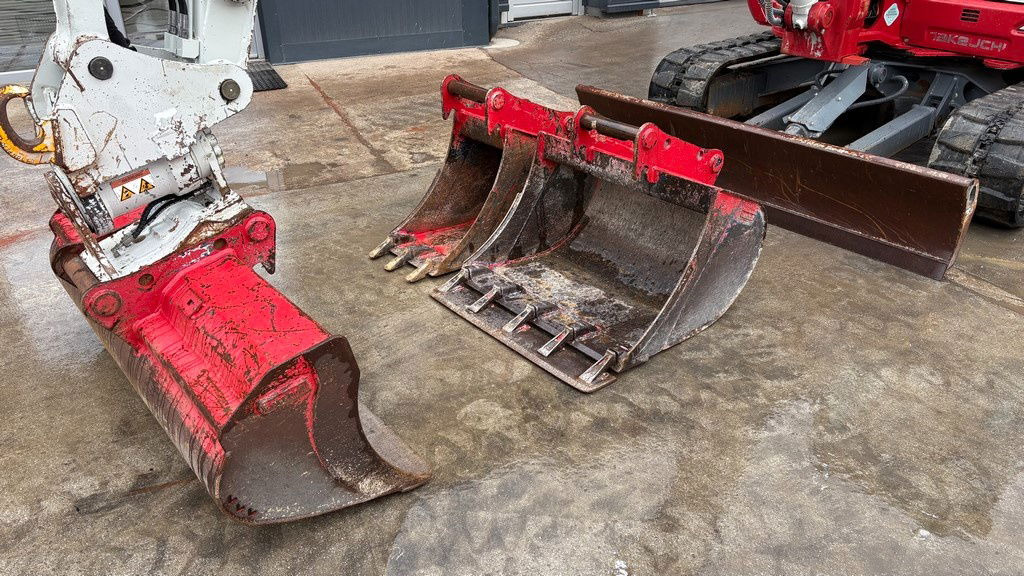 Takeuchi TB370 - Powertilt - 3X Buckets - 2021 Year - 3025 Working Hours - Mini bager: slika 2 Takeuchi TB370 - Powertilt - 3X Buckets - 2021 Year - 3025 Working Hours - Mini bager: slika 2