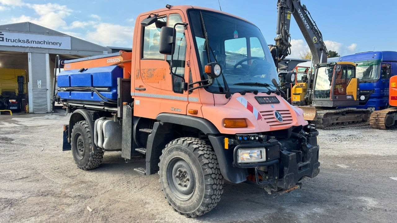 Mercedes-Benz Unimog U300 4x4 - Schmidt salt spreader 3m3 - Tovornjak: slika 2 Mercedes-Benz Unimog U300 4x4 - Schmidt salt spreader 3m3 - Tovornjak: slika 2