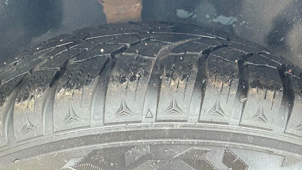 Toyota Carina 1.6 - Petrol - 5 Doors - Avtomobil: slika 5 Toyota Carina 1.6 - Petrol - 5 Doors - Avtomobil: slika 5