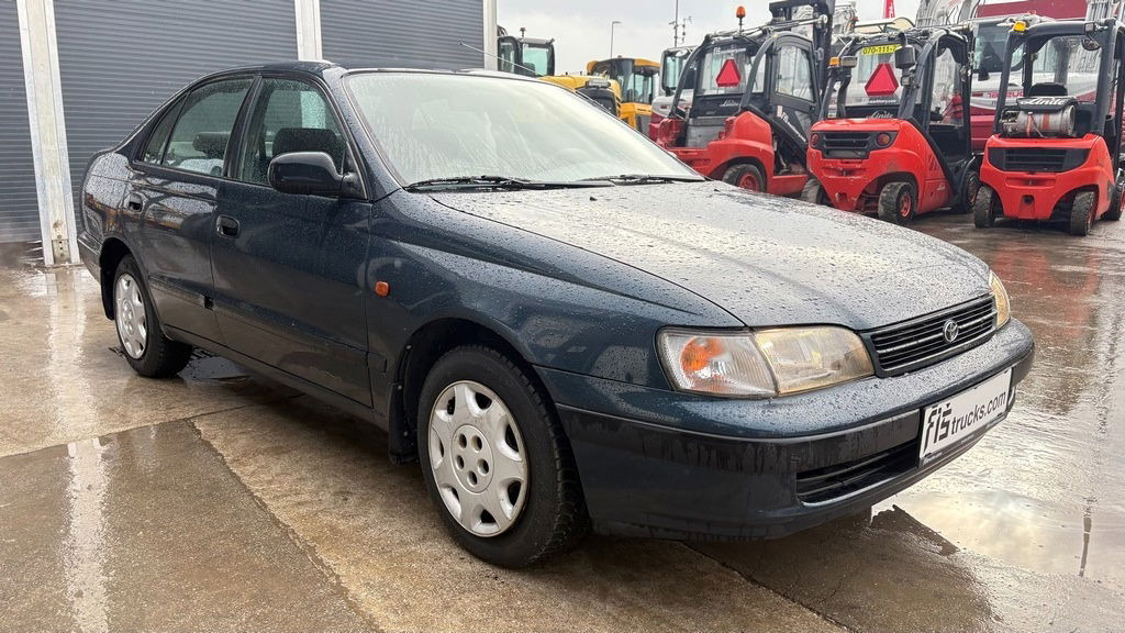 Toyota Carina 1.6 - Petrol - 5 Doors - Avtomobil: slika 2 Toyota Carina 1.6 - Petrol - 5 Doors - Avtomobil: slika 2