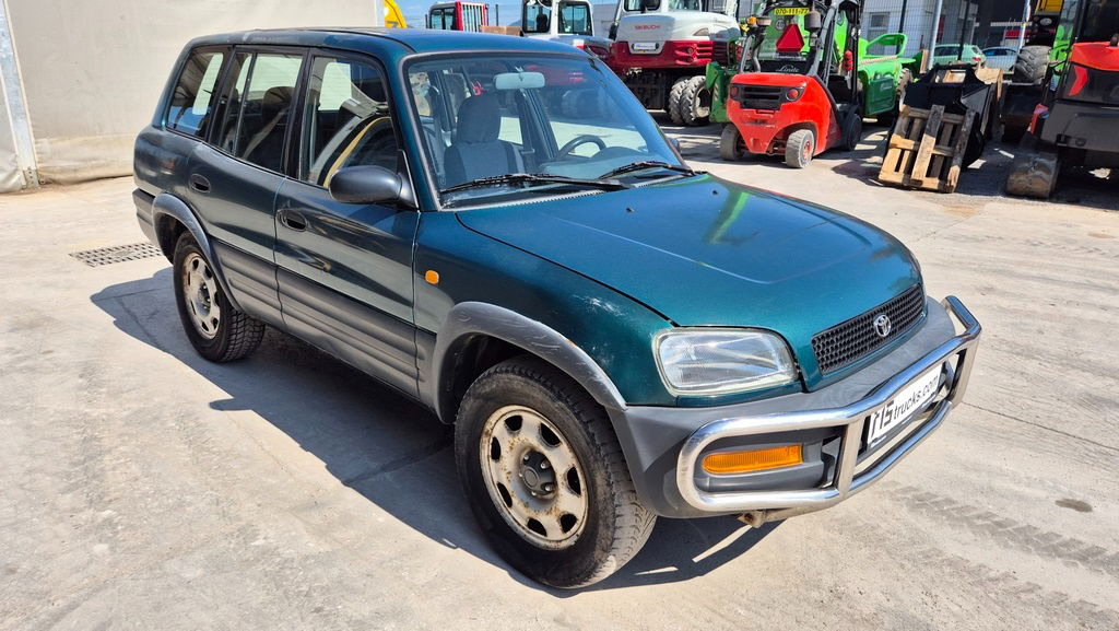 Toyota RAV4 2.0 - Petrol - Automatic - AC - SUV: slika 4 Toyota RAV4 2.0 - Petrol - Automatic - AC - SUV: slika 4