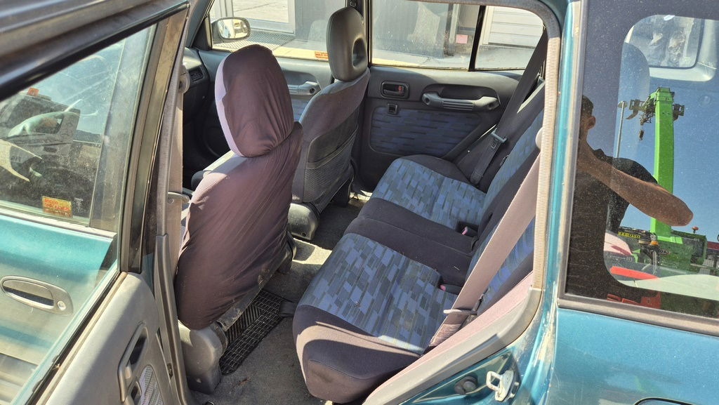 SUV Toyota RAV4 2.0 - Petrol - Automatic - AC: slika 17