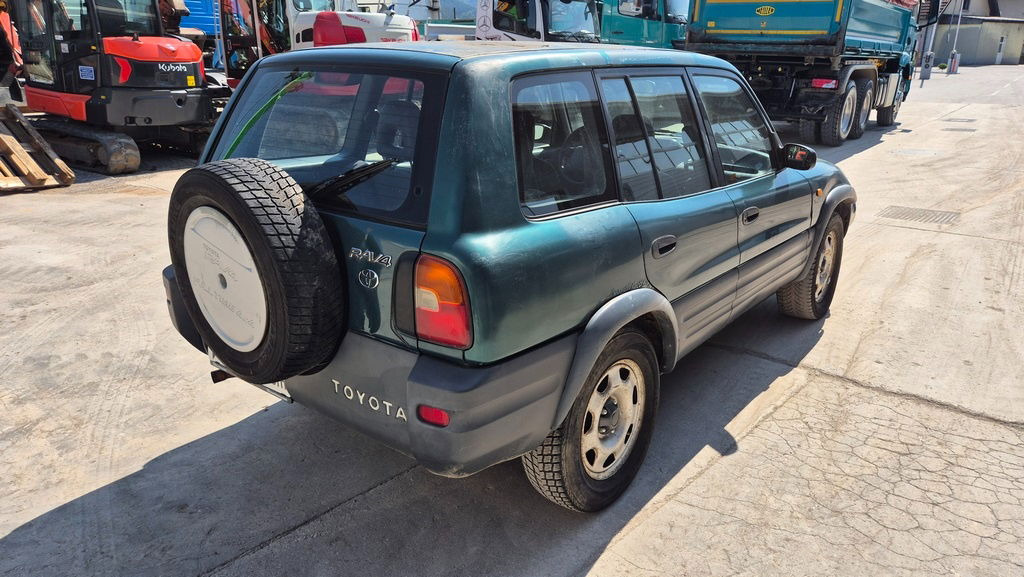 SUV Toyota RAV4 2.0 - Petrol - Automatic - AC: slika 6