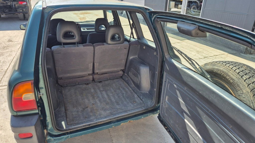 Toyota RAV4 2.0 - Petrol - Automatic lizing Toyota RAV4 2.0 - Petrol - Automatic: slika 18