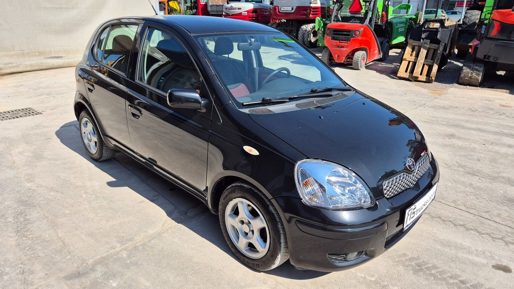 Toyota Yaris 1.3 - Petrol - 5 Doors - AC - Kombilimuzina: slika 3 Toyota Yaris 1.3 - Petrol - 5 Doors - AC - Kombilimuzina: slika 3