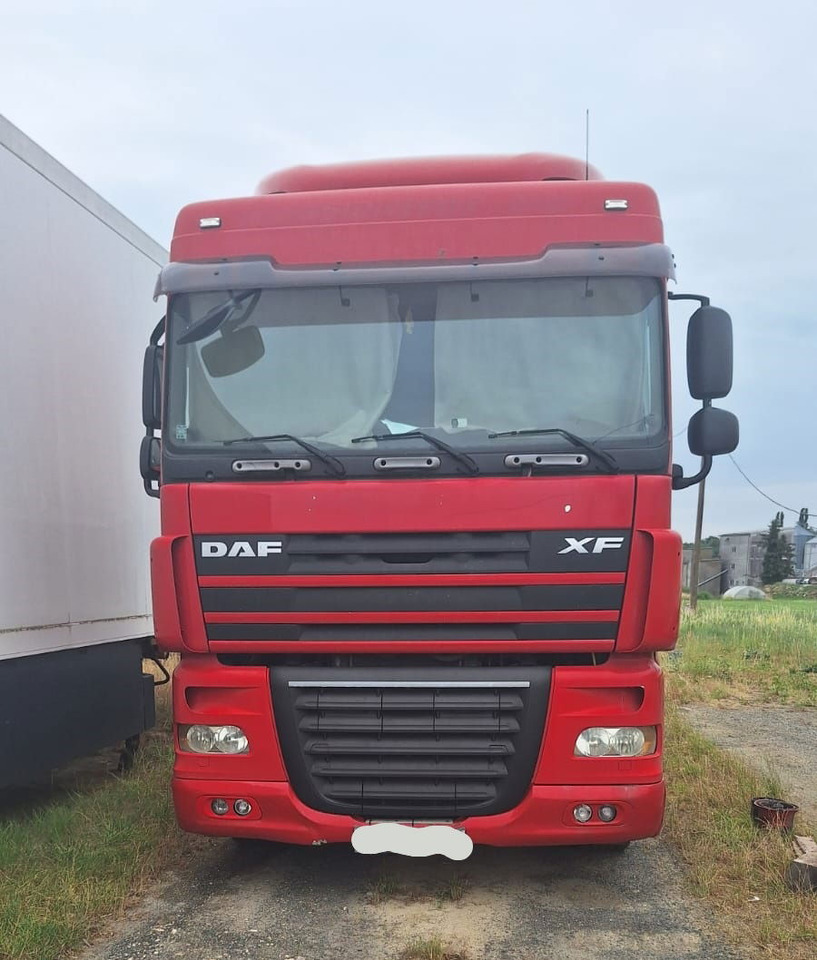 DAF XF 105.460 4x2 tractor unit - tipp. hydr. - Vlačilec: slika 2 DAF XF 105.460 4x2 tractor unit - tipp. hydr. - Vlačilec: slika 2