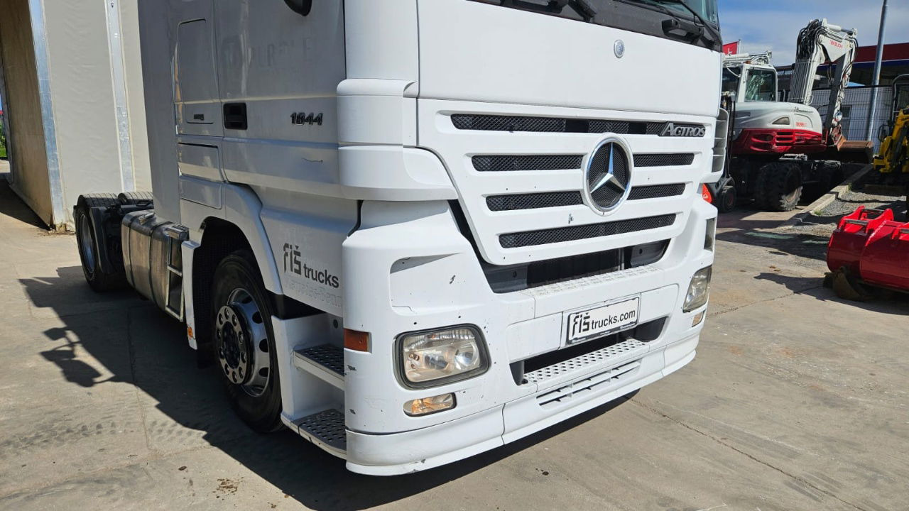 Mercedes-Benz Actros 1844 LS 4x2 tractor unit - Vlačilec: slika 4 Mercedes-Benz Actros 1844 LS 4x2 tractor unit - Vlačilec: slika 4