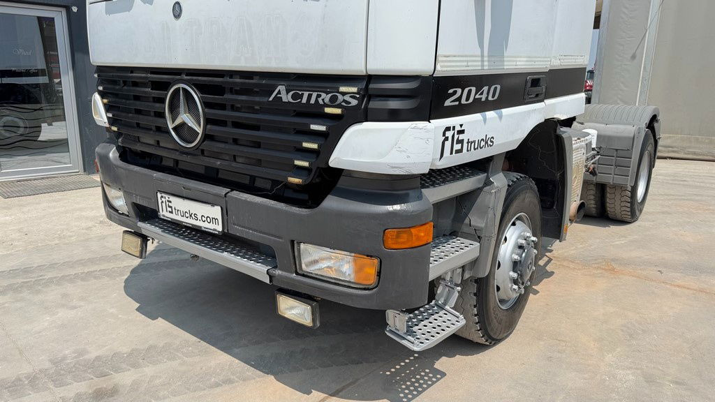Mercedes-Benz Actros 2040 AS 4x4 tractor unit - tipp. hydr. - Vlačilec: slika 2 Mercedes-Benz Actros 2040 AS 4x4 tractor unit - tipp. hydr. - Vlačilec: slika 2