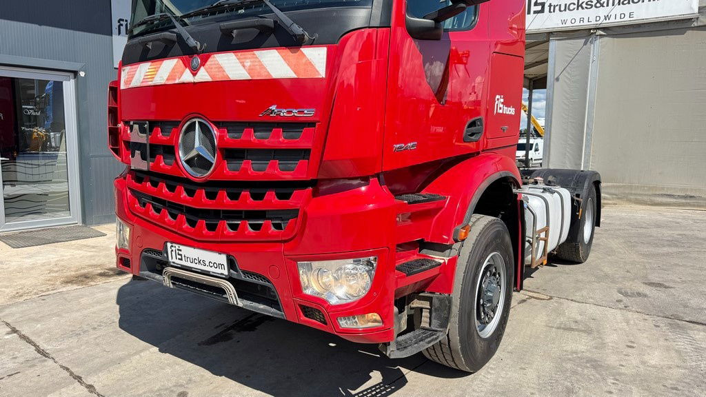 Mercedes-Benz Arocs 1945 HAD 4X4 tractor unit - tipper hydraulics - retarder - Vlačilec: slika 2 Mercedes-Benz Arocs 1945 HAD 4X4 tractor unit - tipper hydraulics - retarder - Vlačilec: slika 2