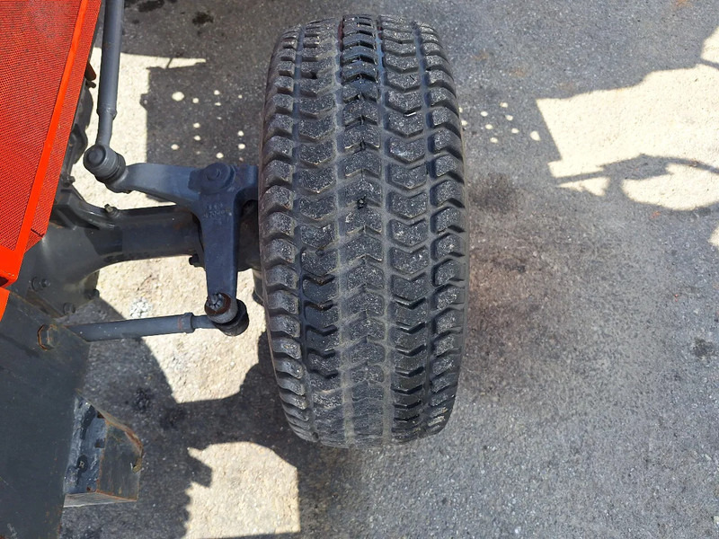 Vlečni traktor Kubota B2150: slika 9