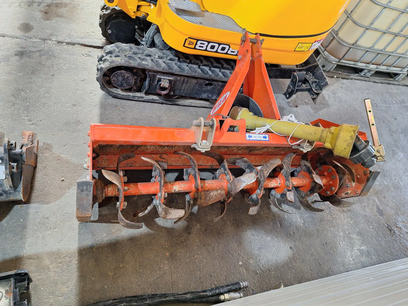 Vlečni traktor Kubota B2150: slika 19