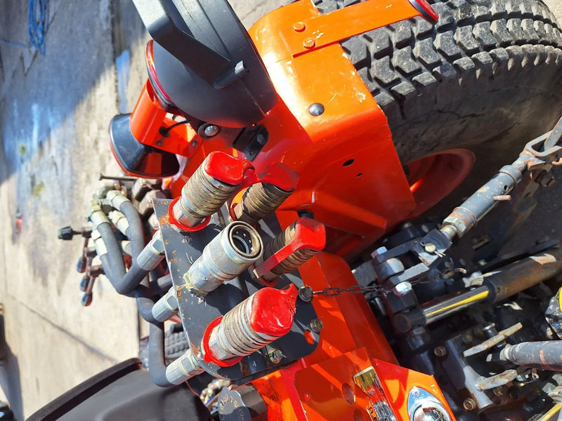 Vlečni traktor Kubota B2150: slika 7