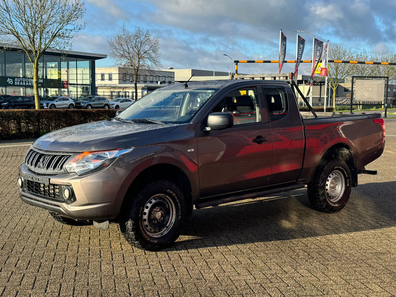 Mitsubishi L200 4*4 airco - Poltovornjak: slika 2 Mitsubishi L200 4*4 airco - Poltovornjak: slika 2